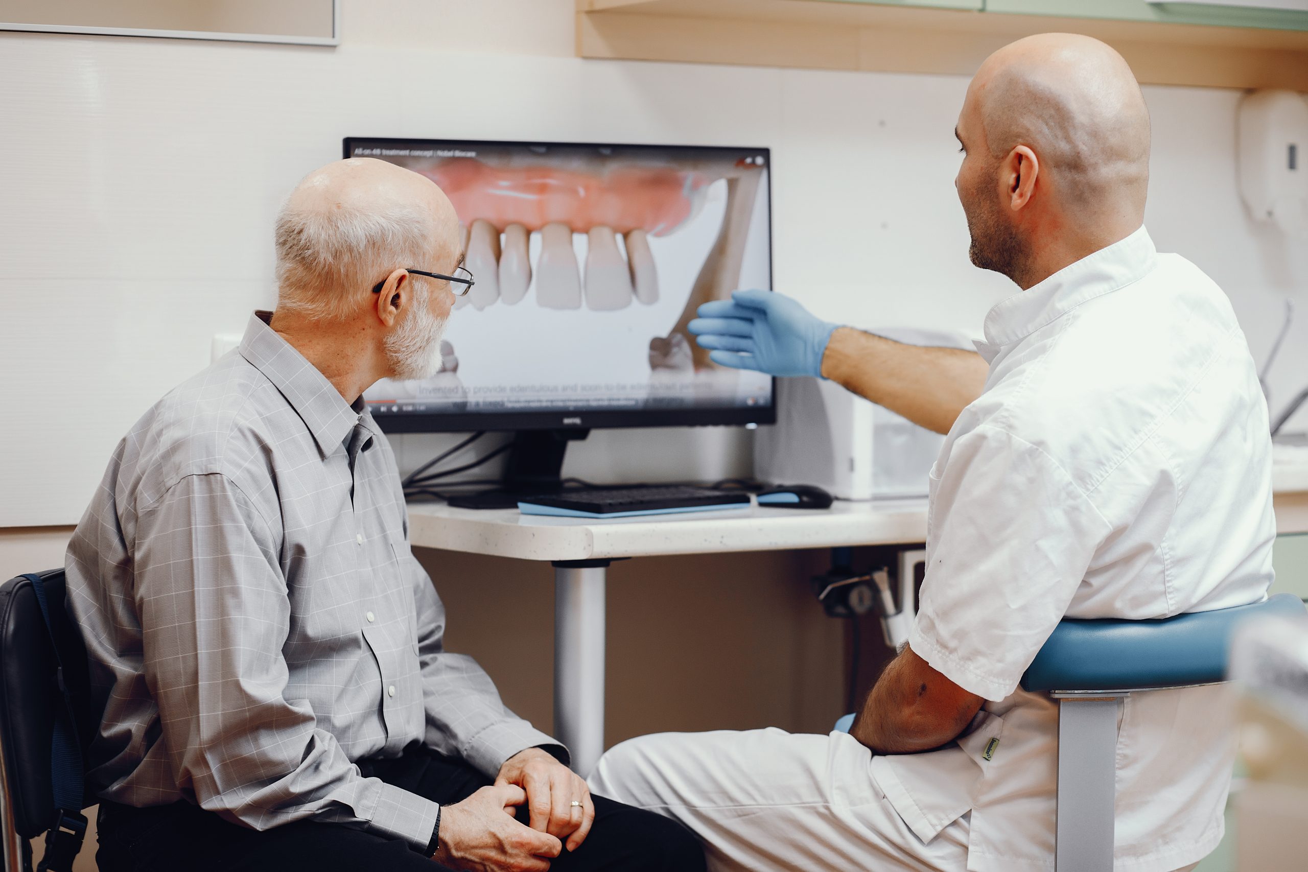 Implantologia Dentale: La Soluzione Definitiva per un Sorriso Perfetto